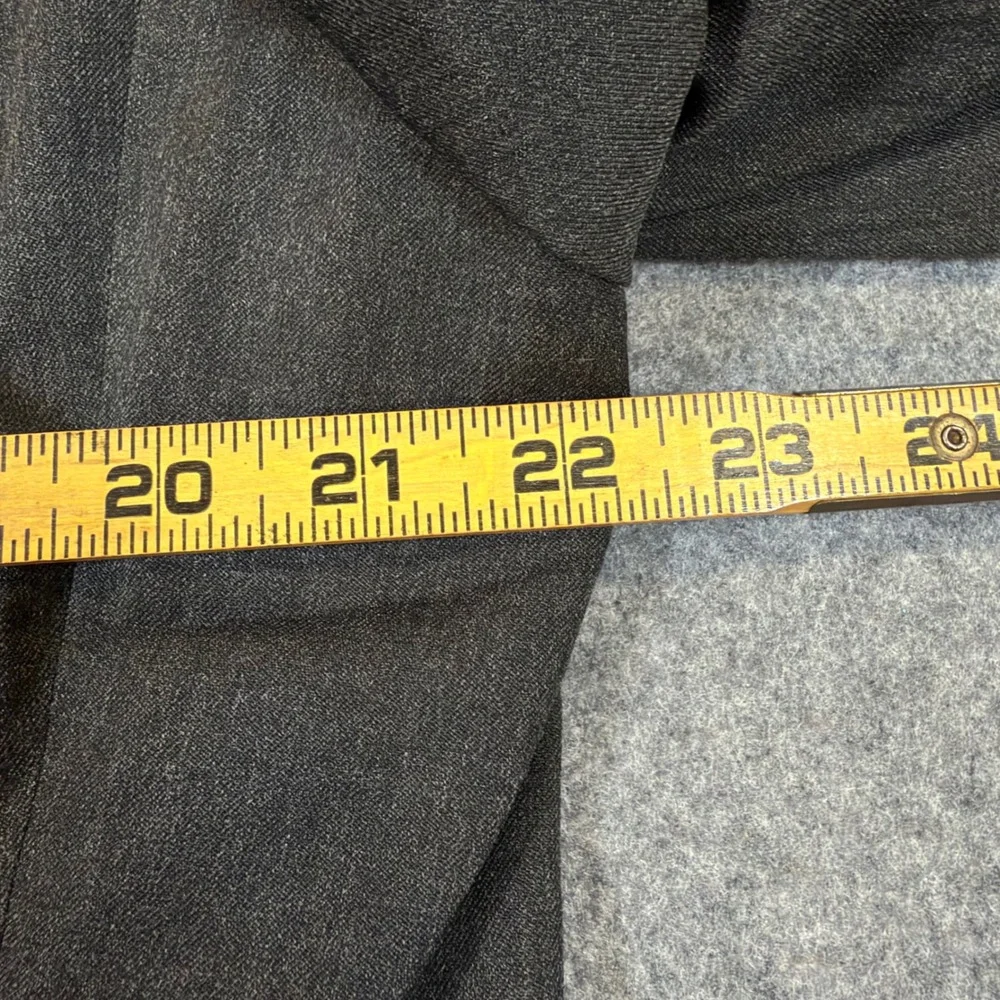 IZOD Mens Charcoal Grey Isaac 2 Piece Suit 42S 36W x 30L Wrinkle Resistant NEW